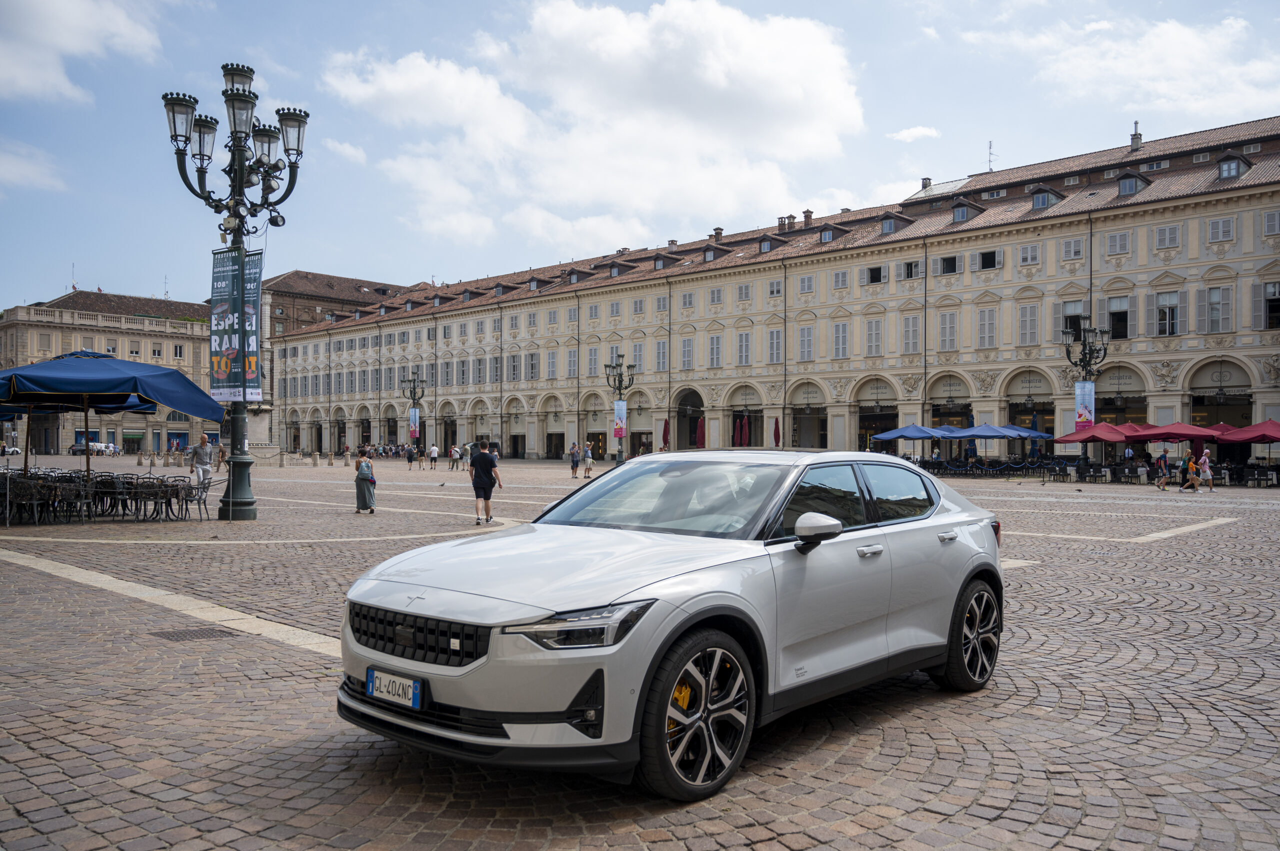 La Polestar 4 ha un nuovo specchietto retrovisore digitale: ecco che cosa  significa